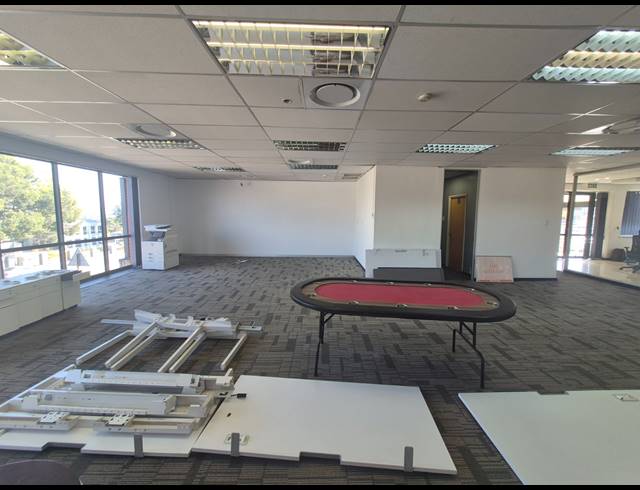 243M² OFFICE TO LET IN WOODMEAD